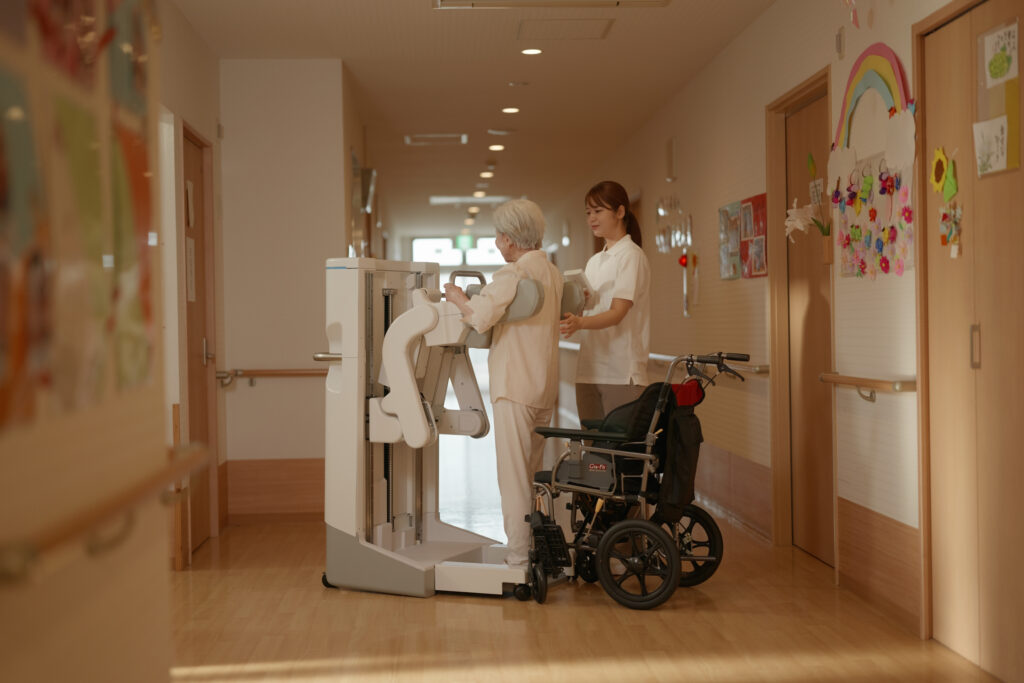 介護ロボット すくっとたてる君